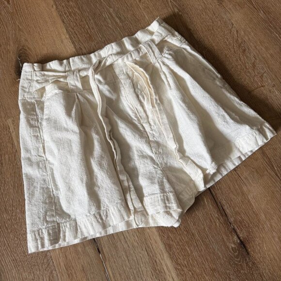 Free People Pants - Free People High Waisted White 100% Cotton Paperbag Boho Shorts Size 4